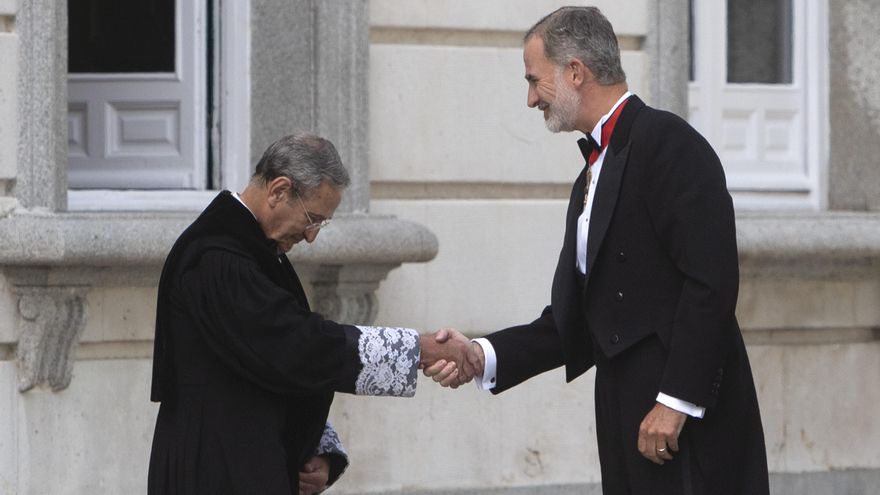 El presidente del Tribunal Supremo, Francisco Marín, recibe al Rey Felipe VI.