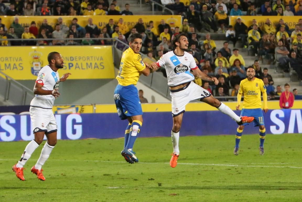 Encuentro entre la UD Las Palmas y el Deportivo de La Coruña en el Estadio de Gran Canaria. Alejandro Ramos.