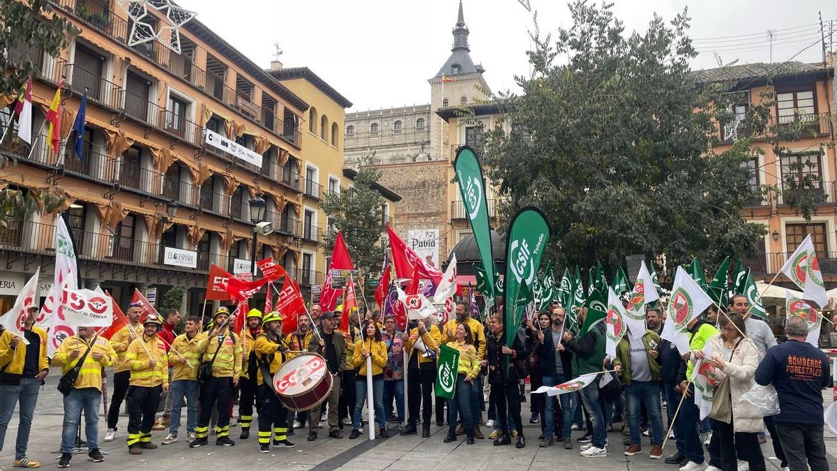 Nueva protesta de los bomberos de Geacam para reclamar que las campañas de extinción de incendios duren 122 días