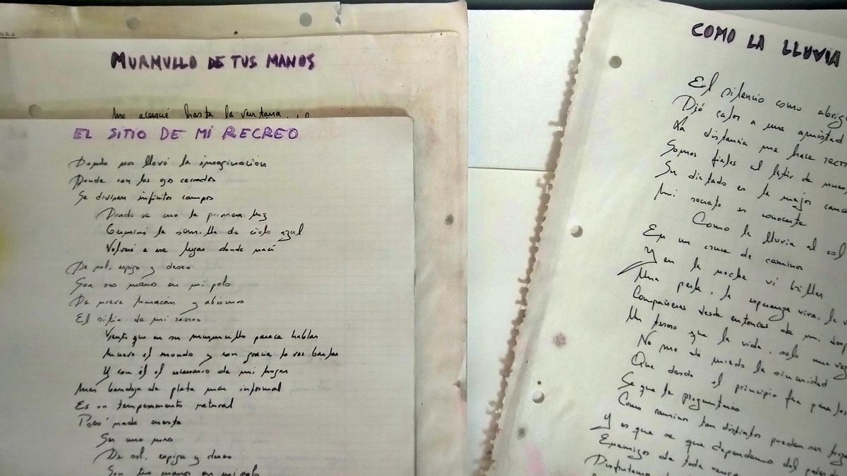 Letras manuscritas de varias canciones de Antonio Vega