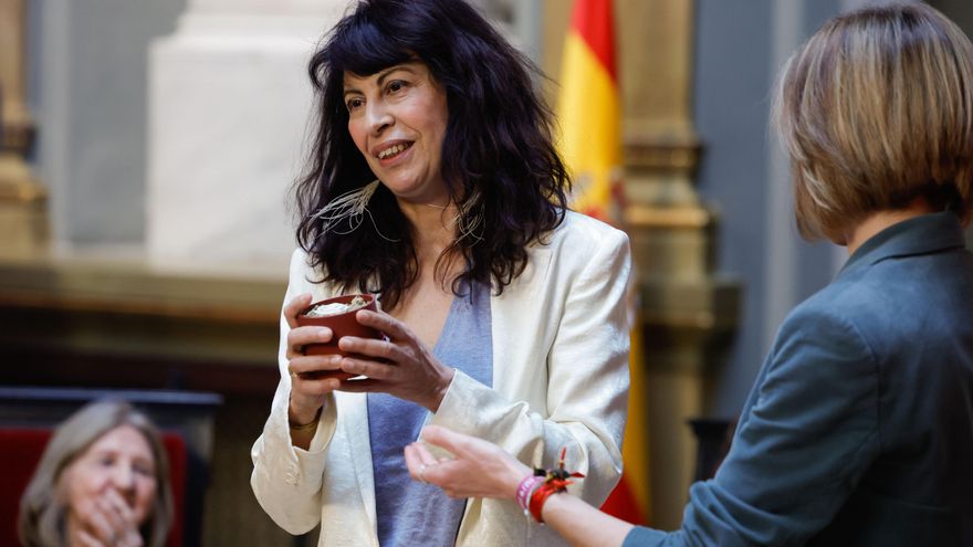 Redondo homenajea a las socialistas que "abrieron camino" a las mujeres en el Parlamento