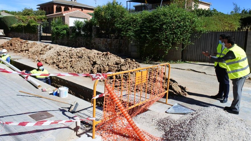 El consejero ha visitado las obras de emergencia que se desarrollan en la localidad de Torrejón del Rey