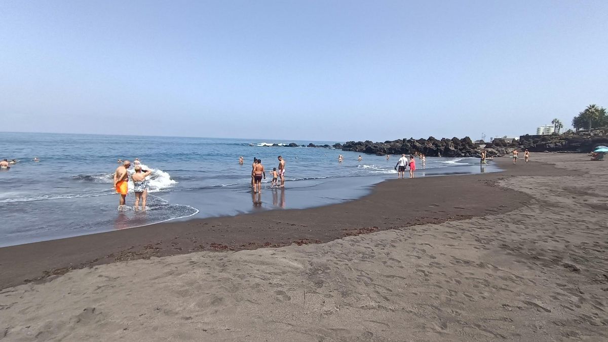 Playa Jardín, de nuevo cerrada por aguas fecales