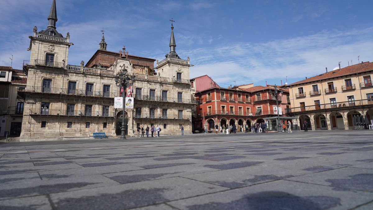 León pagará 'de su bolsillo' 586.232 euros en arreglar fachadas, soportales y balcones de casas de la Plaza Mayor