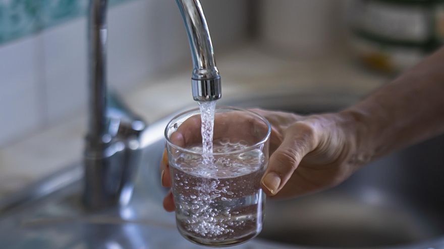 La intención del PP de subir un 30% el precio del agua en Sevilla se choca con que le faltan los votos necesarios