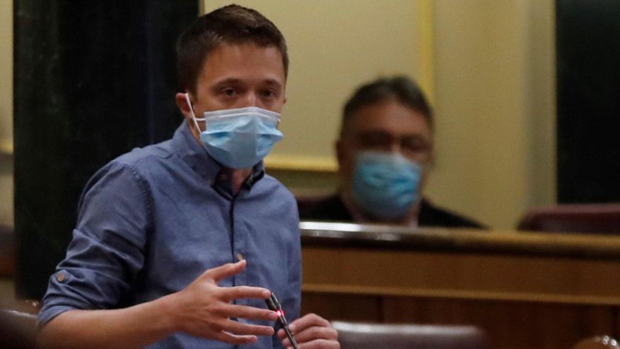 El portavoz parlamentario de Más País Iñigo Errejón hace una pregunta al Gobierno, durante una nueva sesión de control al Gobierno, este miércoles, en el Congreso de los Diputados. EFE/Juan Carlos Hidalgo