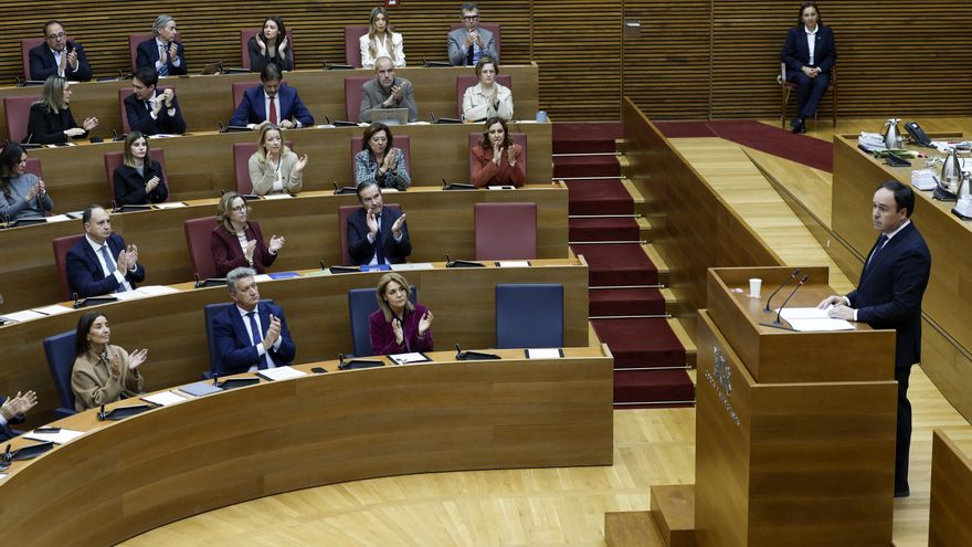 El candidato del PP, Juanfran Pérez Llorca, durante el pleno celebrado este jueves para investirlo como nuevo president de la Generalitat en sustitución de Carlos Mazón.