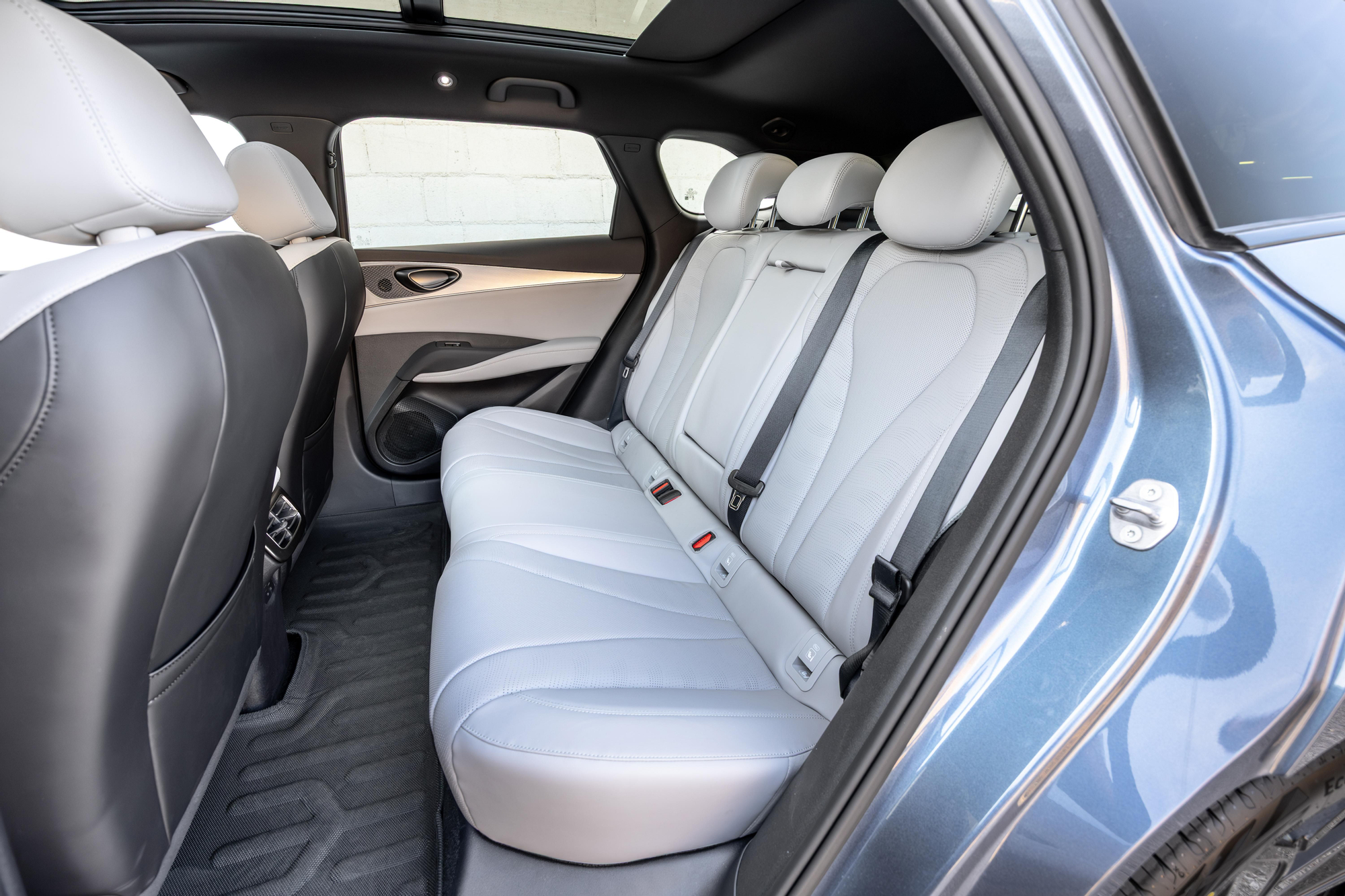 Las plazas traseras del Seal 6 destacan por su gran amplitud.