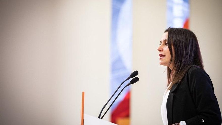 La presidenta de Ciudadanos, Inés Arrimadas, en una rueda de prensa en la sede del partido.
