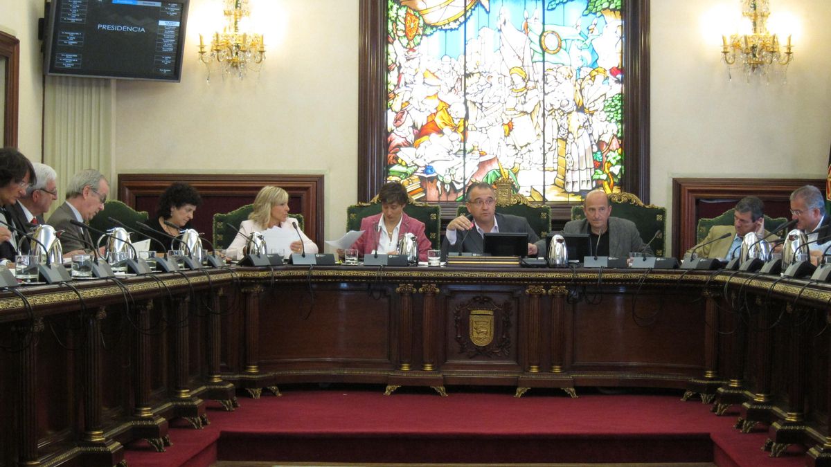 El pleno del Ayuntamiento de Pamplona condena el boicot al Riau-riau