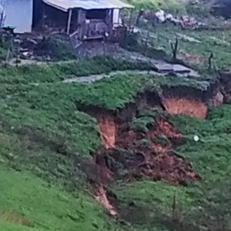 Detalle del argayo sobre la cueva de El Juyo.
