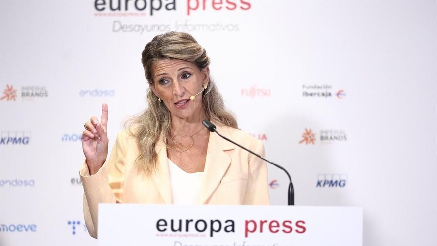 La vicepresidenta segunda del Gobierno y ministra de Trabajo y Economía Social, Yolanda Díaz, protagoniza un desayuno informativo de Europa Press en el NH Collection Eurobuilding, a 9 de octubre de 2025 en Madrid (España).