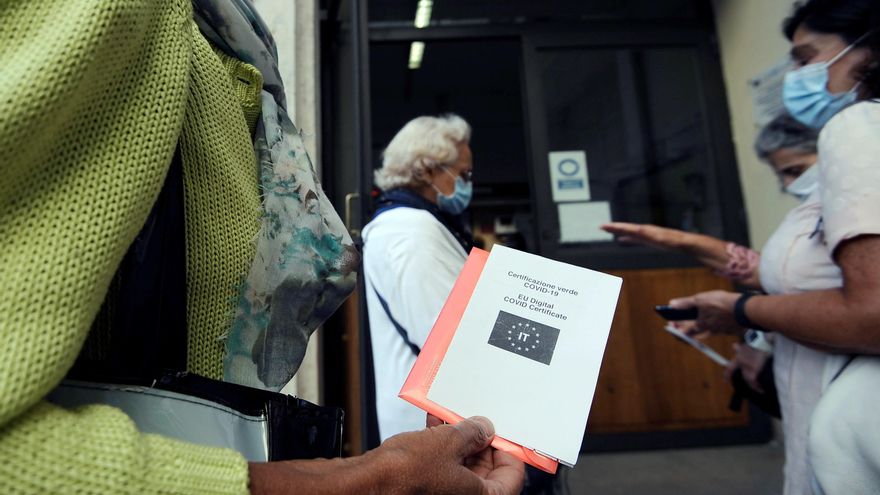 Italia anuncia que más del 70 % de los mayores de 12 años está vacunado EFE/EPA/FABIO CIMAGLIA