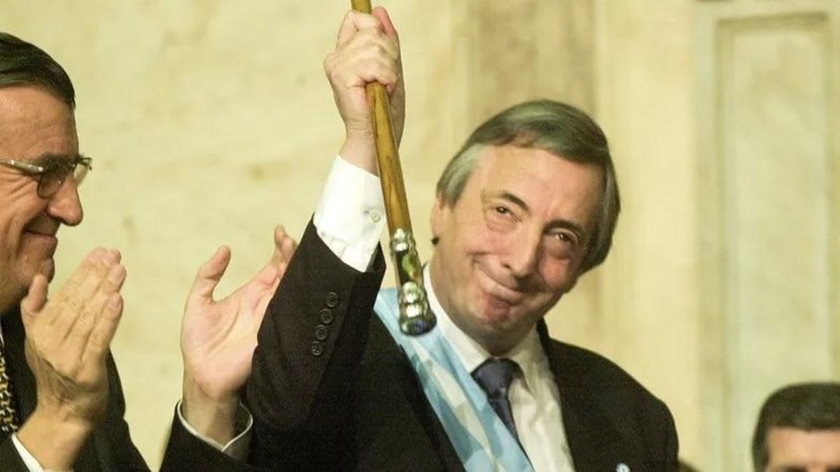 Néstor Kirchner asume la presidencia el 25 de mayo de 2003.