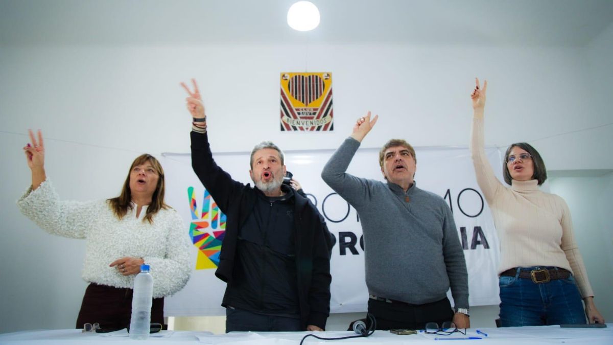Santa María creó un nuevo espacio peronista y blanqueó que busca que Cristina enfrente a Milei en 2027