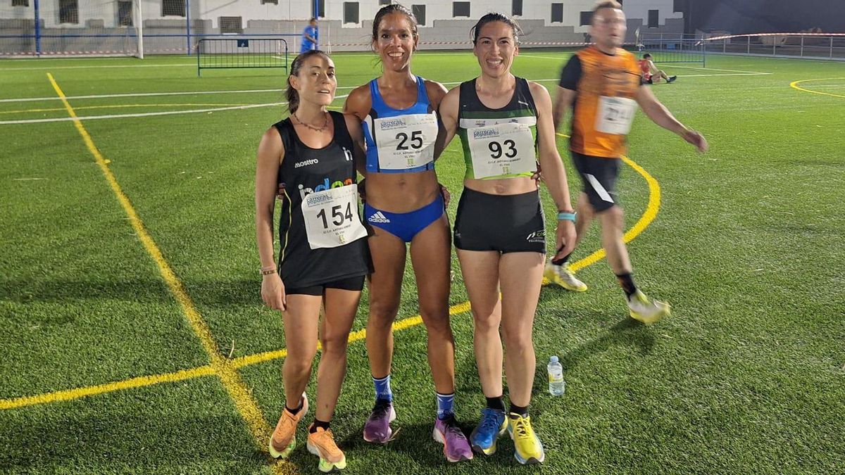 Maria Moyano, Ana Moreno y Maria del Mar Torres tras la carrera