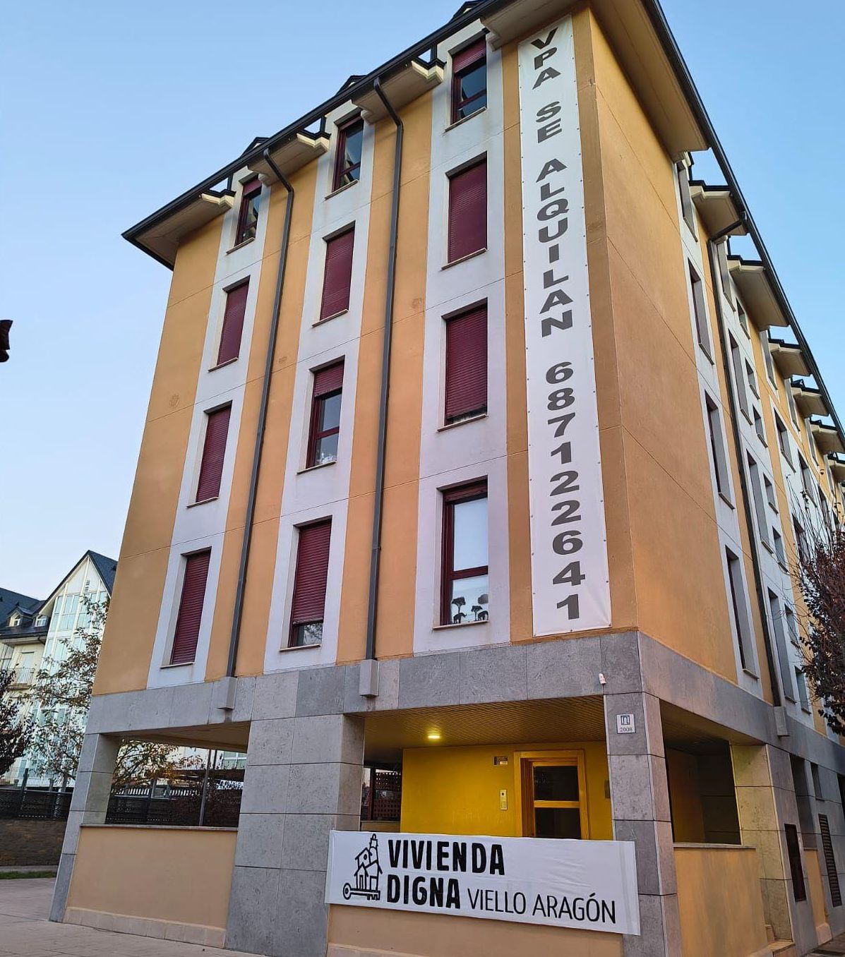 El edificio de viviendas por fuera