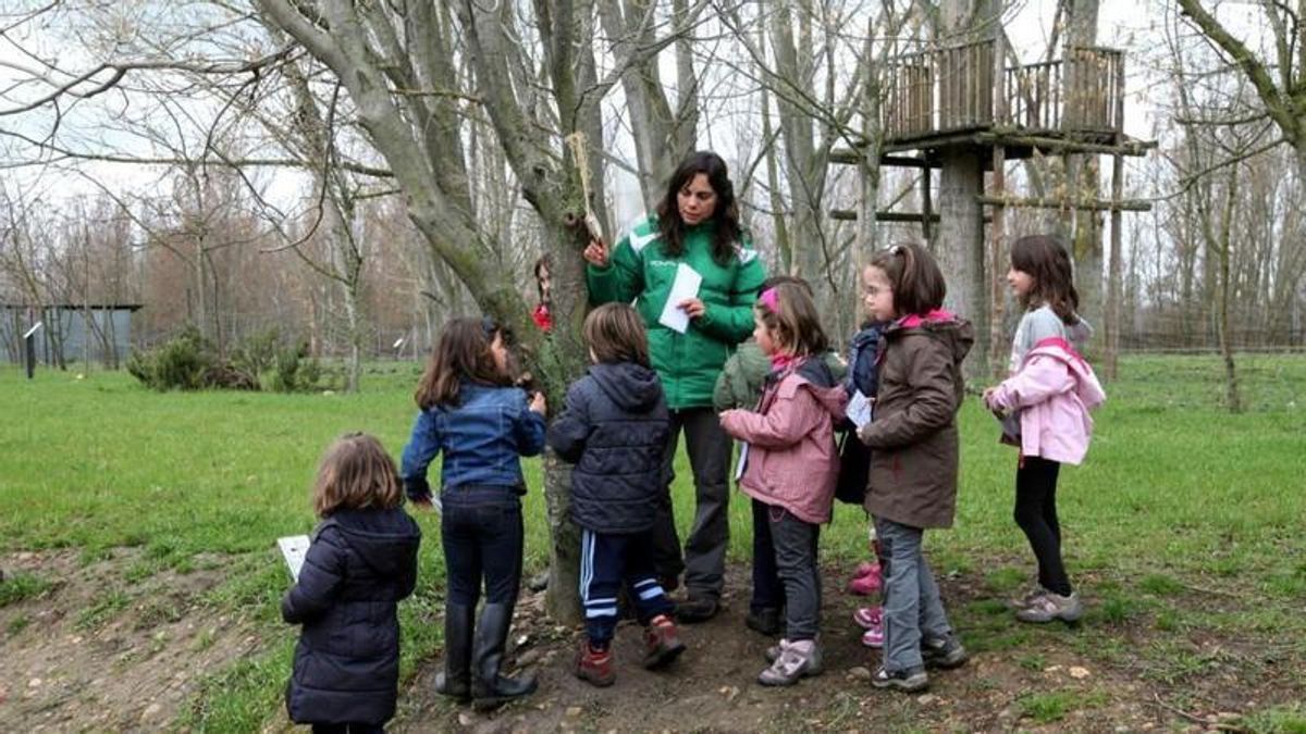 Los monitores del Coto Escolar de León niegan estar de huelga y exigen al Ayuntamiento su comprometida mejora laboral