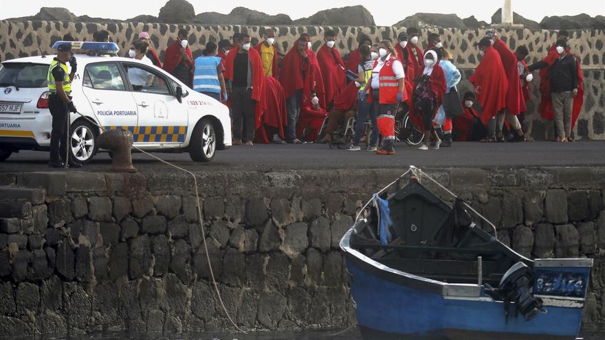 Salvamento Marítimo rescata en Lanzarote a 145 personas de tres pateras