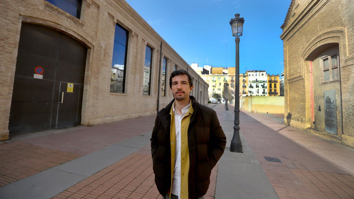 Molins, geógrafo y periodista, aborda los problemas de las grandes urbas con el turismo.