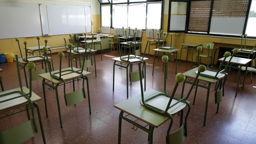 Imagen de archivo del interior de una clase 