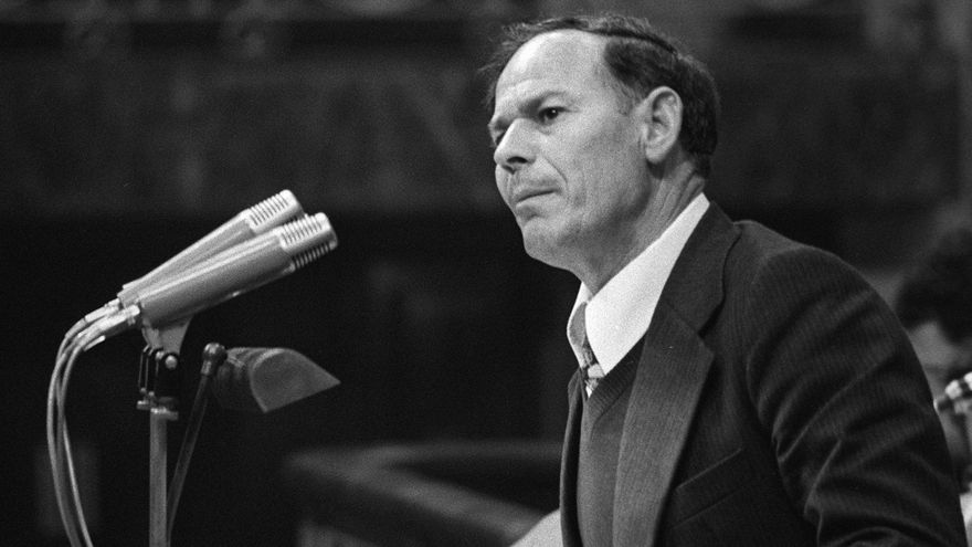 Cipriano Garcia Sánchez, diputado del PCE, en el Congreso en 1978