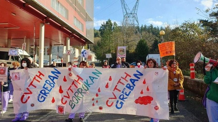 Los trabajadores del Centro Vasco de Transfusiones vuelven a la huelga: "Estamos indignados"
