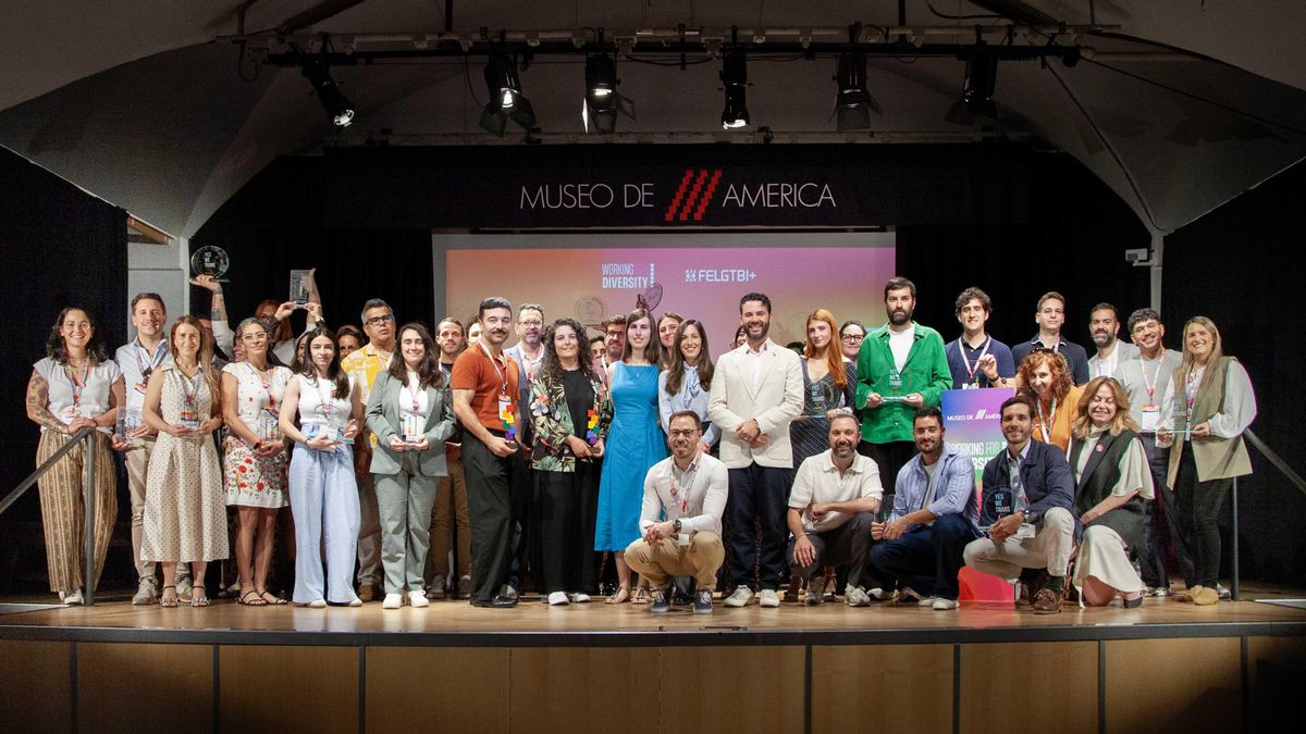 Foto familia de los premiados en Working for Diversity.