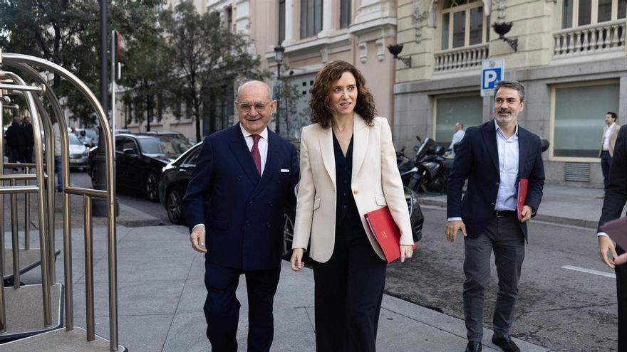 La presidenta de la Comunidad de Madrid, Isabel Díaz Ayuso, participa en un desayuno informativo de Fórum Europa, en el Hotel Palace, a 5 de octubre de 2026, en Madrid (España).