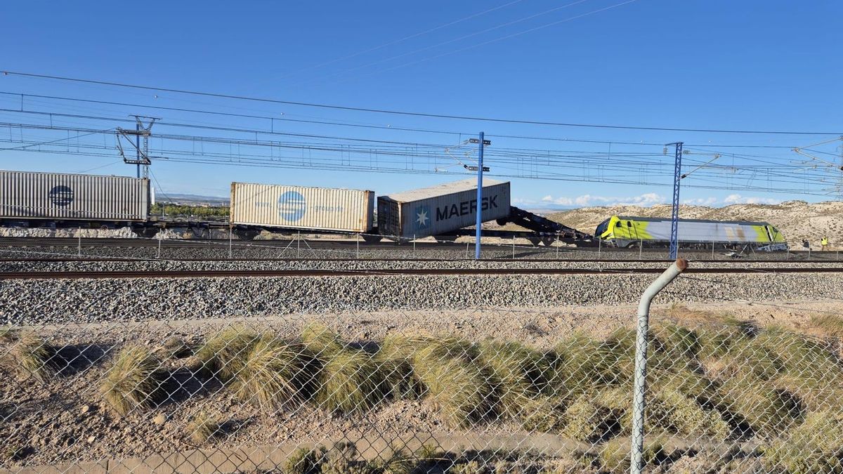 Imagen del tren que ha descarrillado en Zaragoza