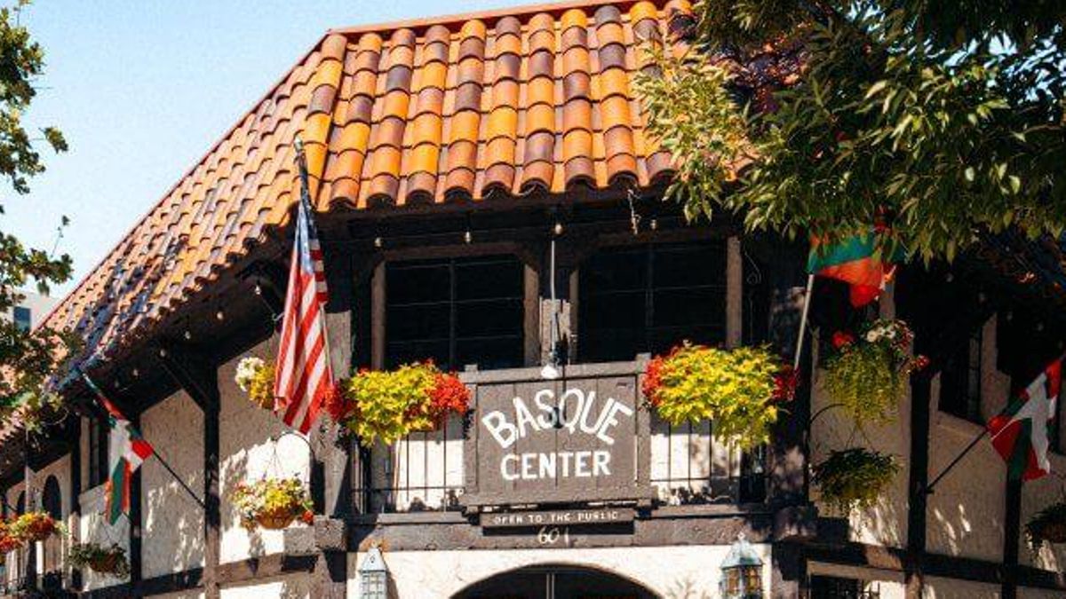 Los bulos sobre la ikurriña protagonizan el debate de las banderas oficiales de Idaho: "Es ilegal ondearla"