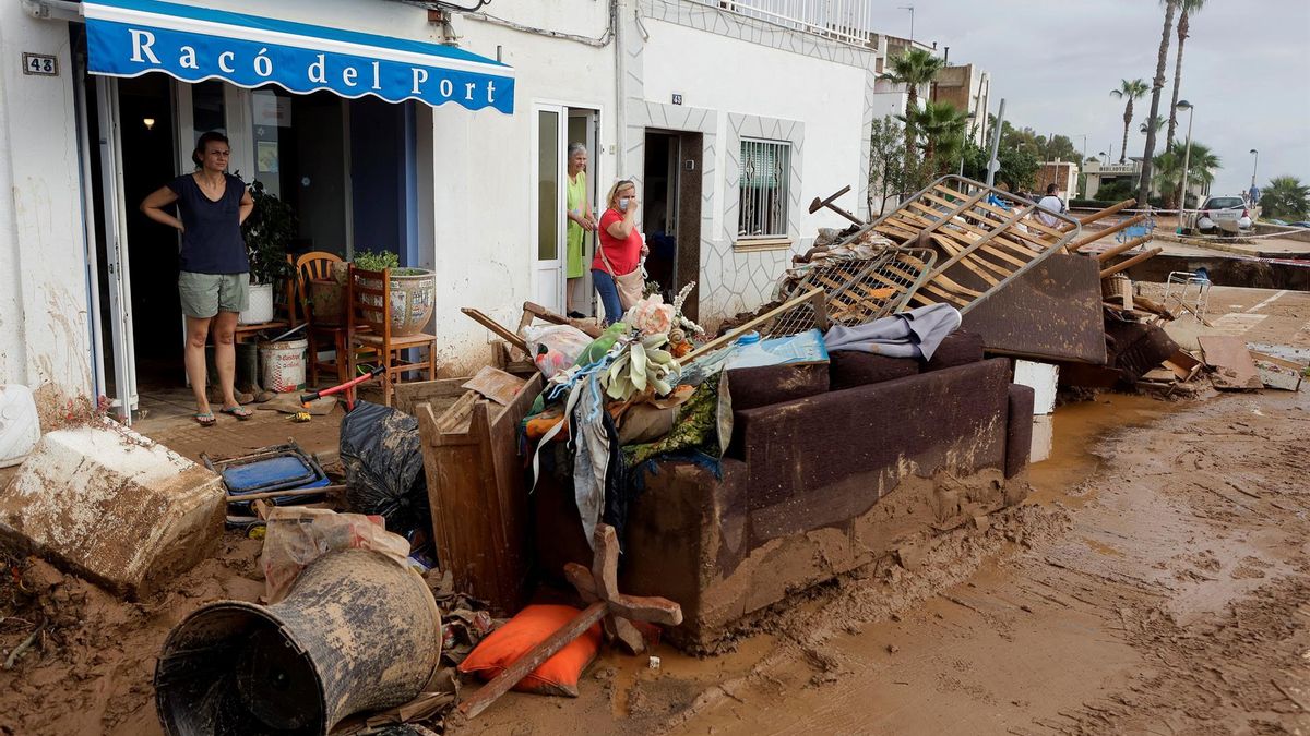 El Govern y Alcanar acuerdan la compra y derribo de diez edificios golpeados por inundaciones
