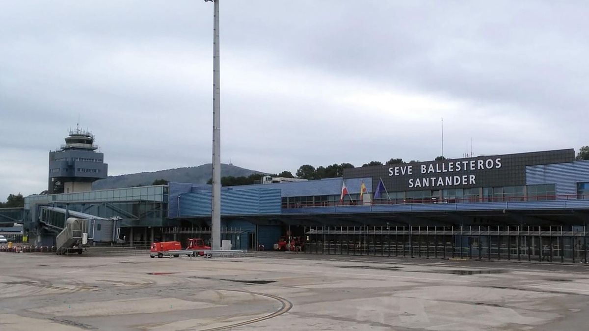 El aeropuerto Seve Ballesteros registra 133.225 pasajeros en agosto, un 13,1% más que hace un año