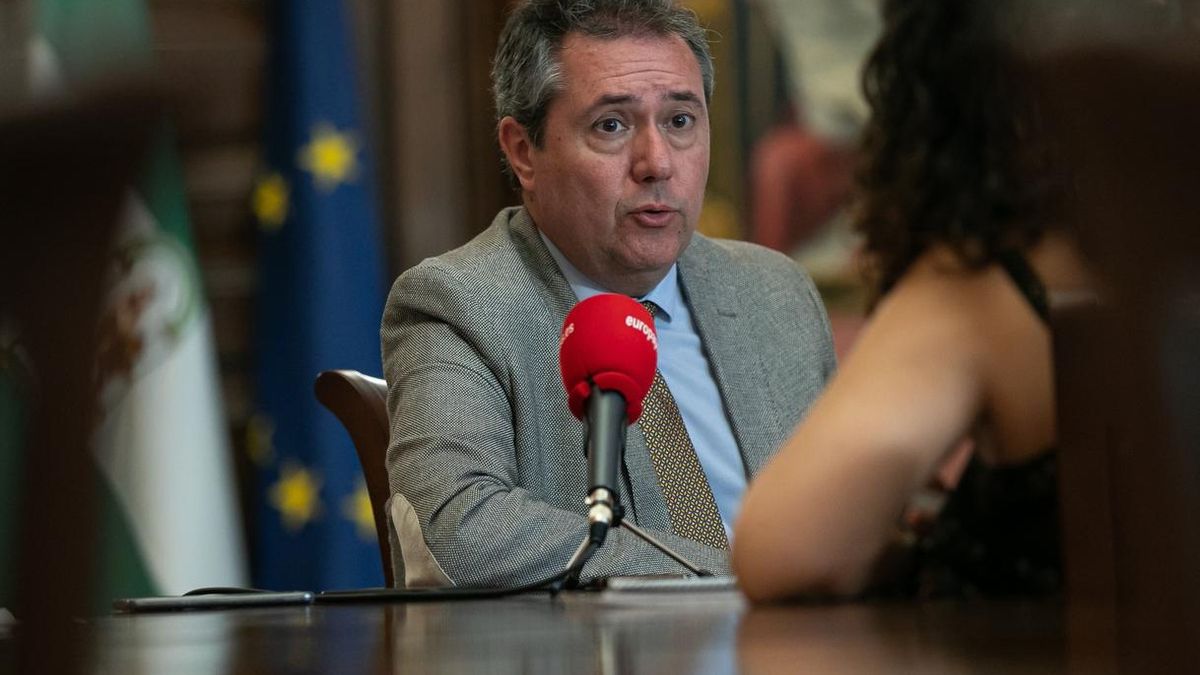 Espadas comprende la "inquietud" de los interinos pero esgrime la "obligación" de sacar a concurso las plazas