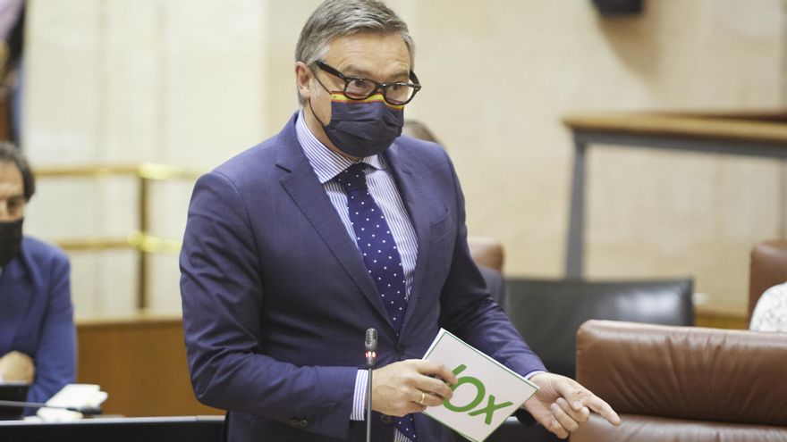 El portavoz del Grupo Parlamentario Vox, Manuel Gavira, durante la Sesión Plenaria Ordinaria en el Parlamento de Andalucía, a 9 de febrero de 2022 en Sevilla (Andalucía, España)