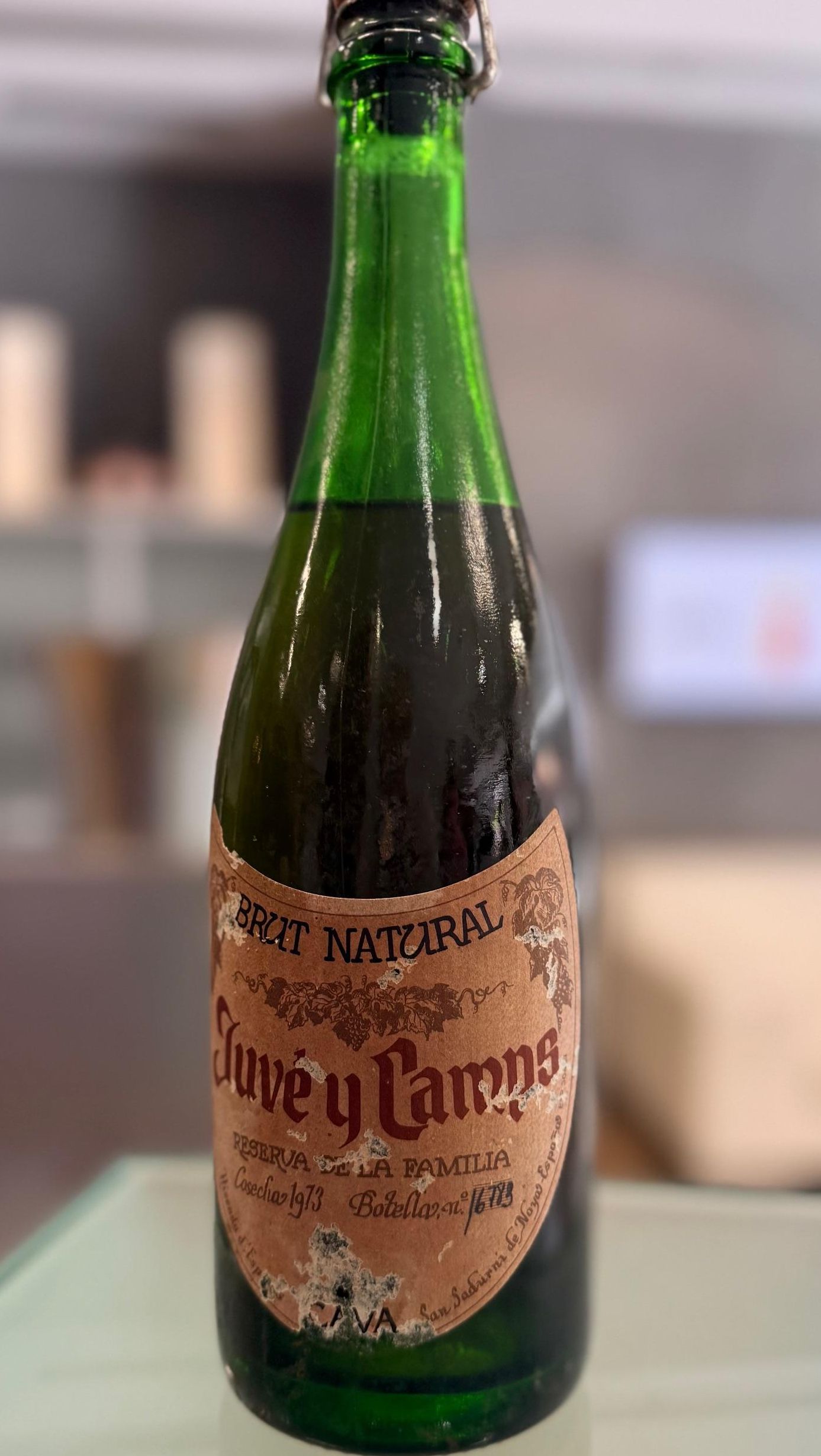 Primera botella Juvé.