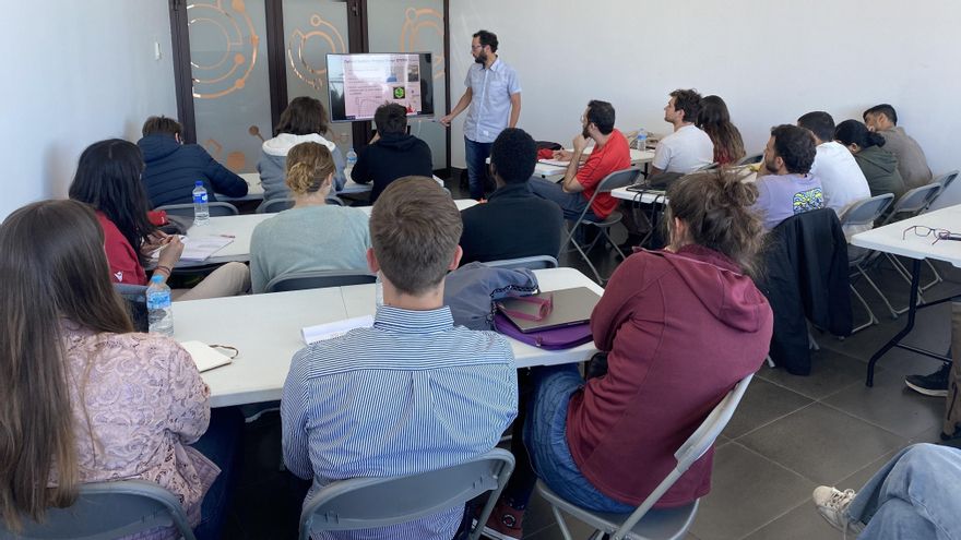 Daniel Mazin, gestor del proyecto LST, durante una de las sesiones de la Escuela CTAO celebrada en el Centro de Visitantes del Roque de Los Muchachos