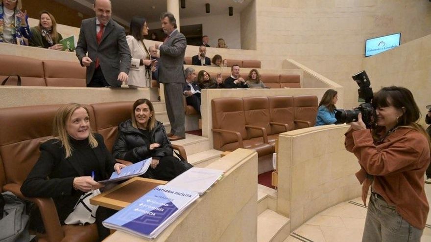 PRC y Vox permiten tramitar la Ley de Simplificación del PP que abre la puerta a vivienda libre en los PSIR: "La mejoraremos nosotros"