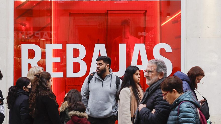 Inditex y sindicatos pactan renovar los incentivos para dependientas y un anticipo en los convenios bloqueados