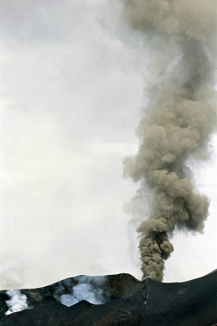 Erupción en la isla de Fogo, en Cabo Verde | EFE/JOÃO RELVAS