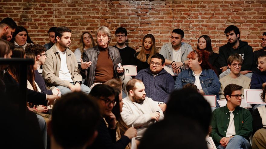 Carlos Martínez: "Para quedarse en un pueblo no basta con un frontón y un bar"