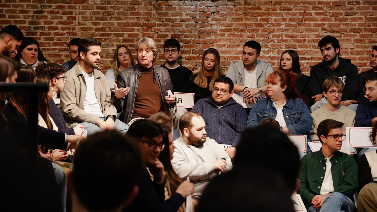 Carlos Martínez: "Para quedarse en un pueblo no basta con un frontón y un bar"