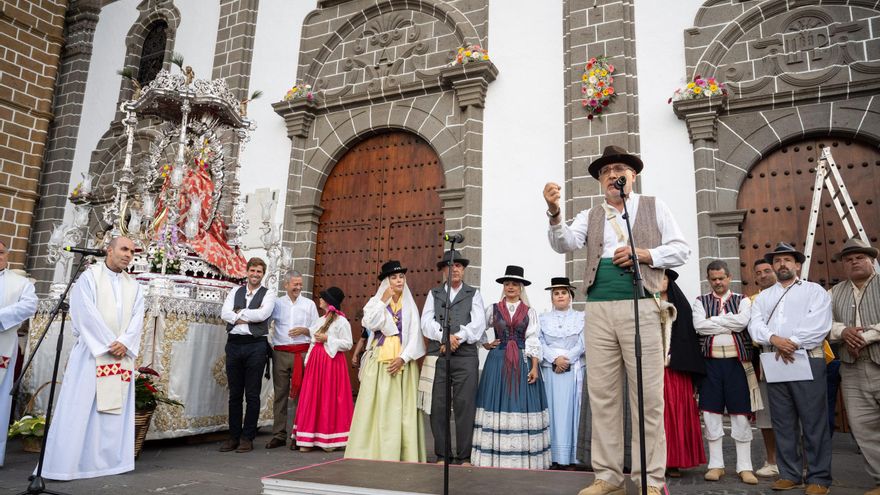 El presidente del Cabildo de Gran Canaria, Antonio Morales, y otros representantes institucionales y religiosos en Teror.