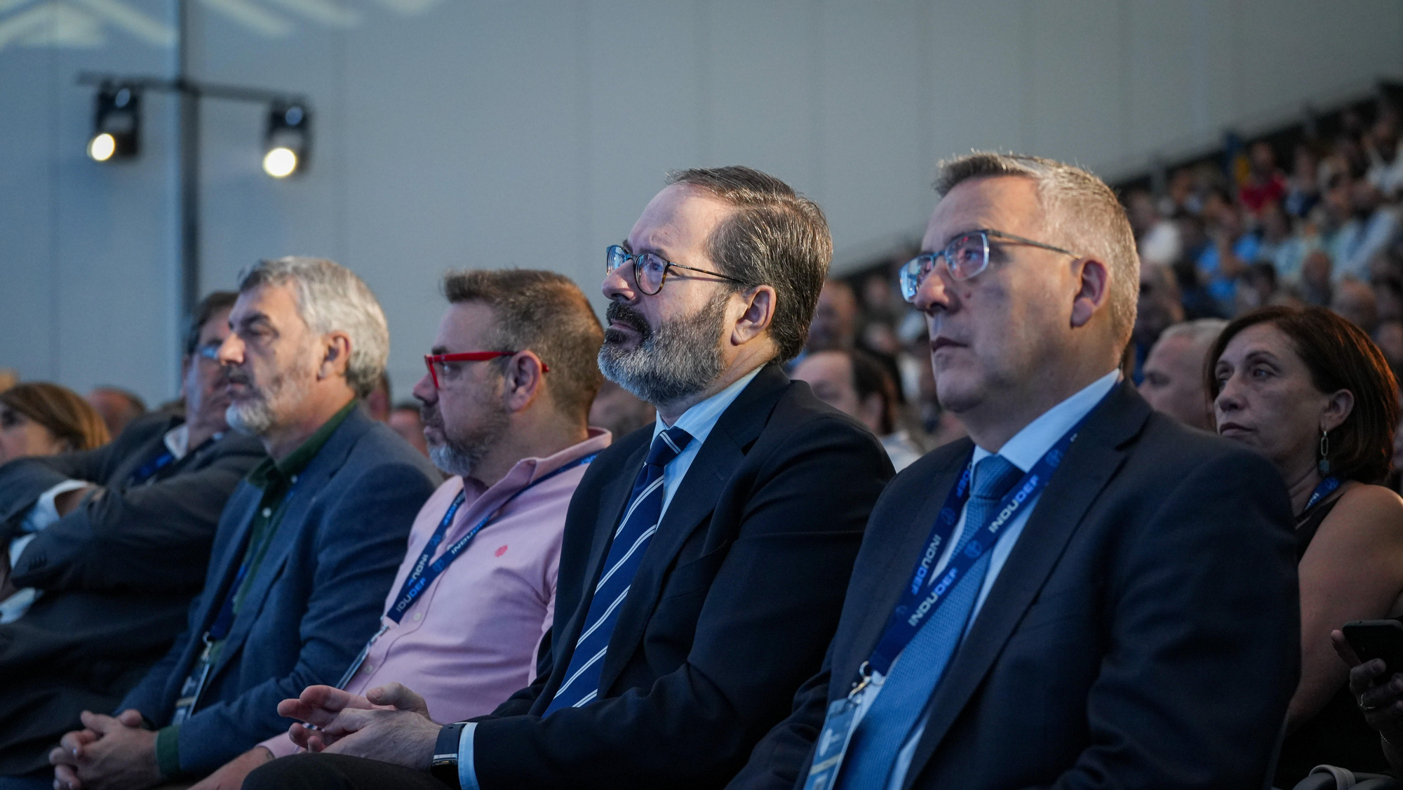 El ministro de Industria y Turismo, Jordi Hereu, y el alcalde de Córdoba, José María Bellido, durante la apertura del Foro Internacional de Defensa Indudef