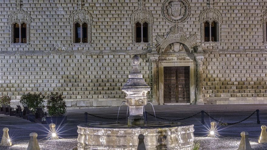 Plaza Mayor de Cogolludo, junto al Palacio de los duques de Medinaceli