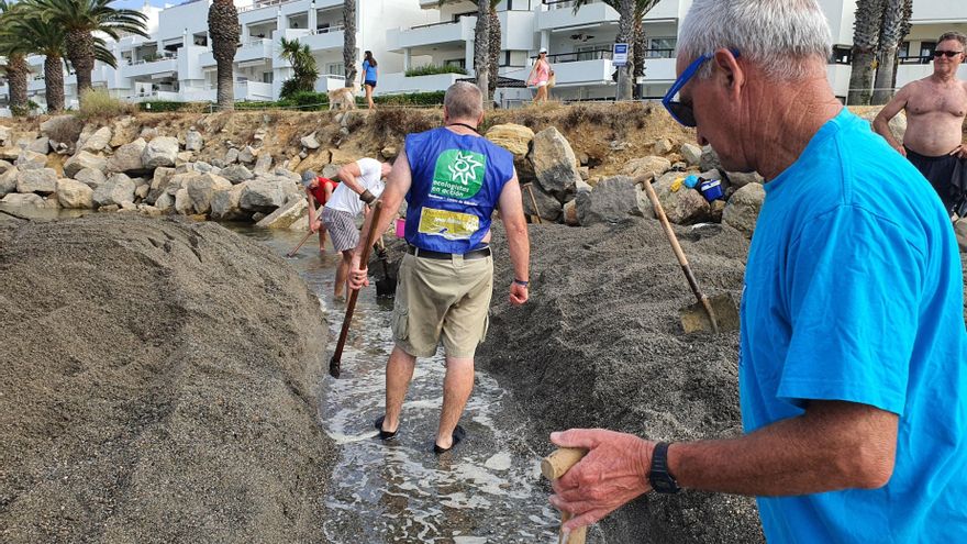Ecologistas reabren el taponamiento del río Guadiaro