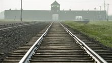 Imagen de las vías de tren que llegan directamente hasta el campo de concentración de Auschwitz.