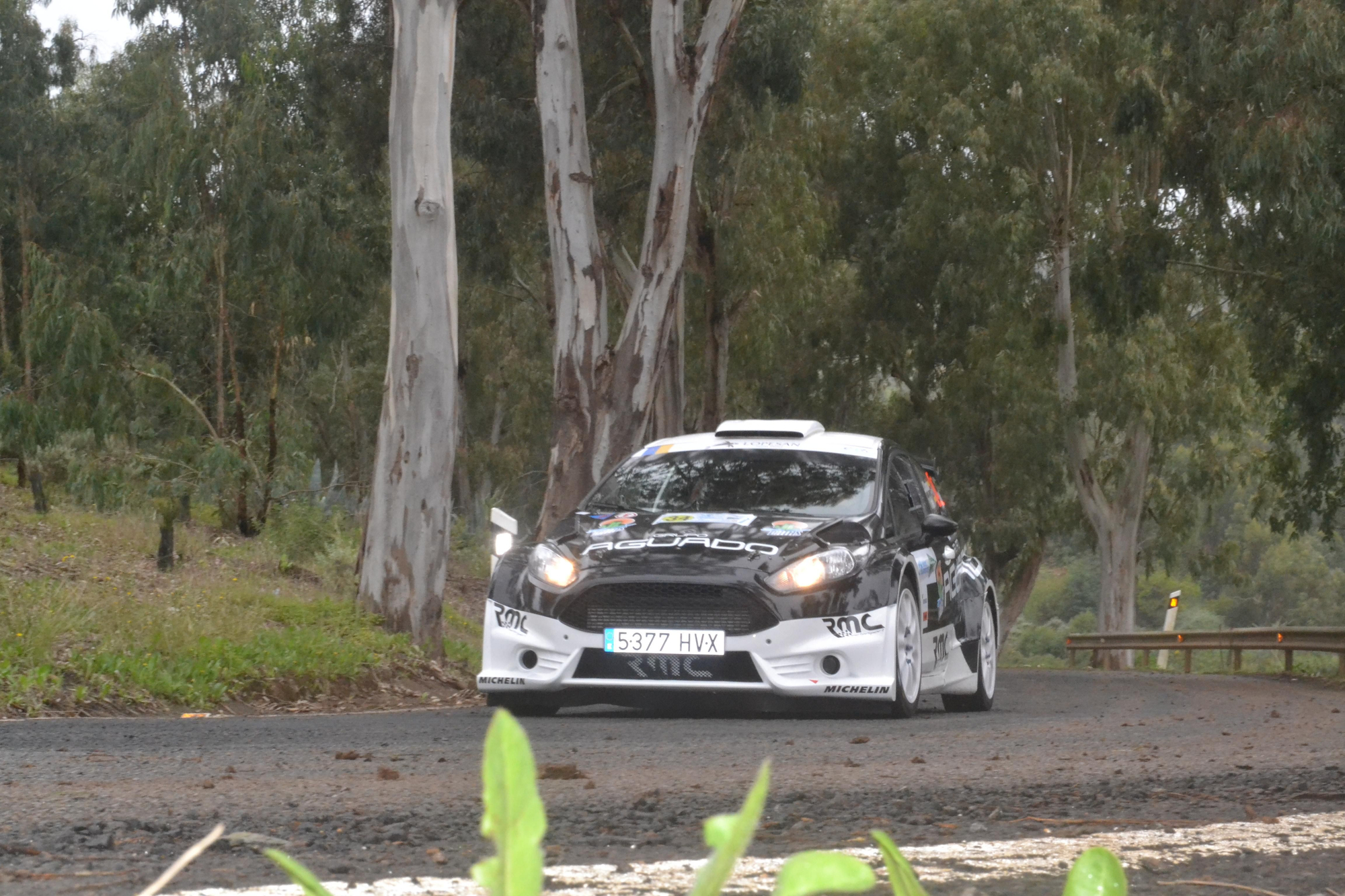 La salida del Rally Islas Canarias en el primer tramo del viernes 11, de Moya a Fontanales. (Iván Alejandro).