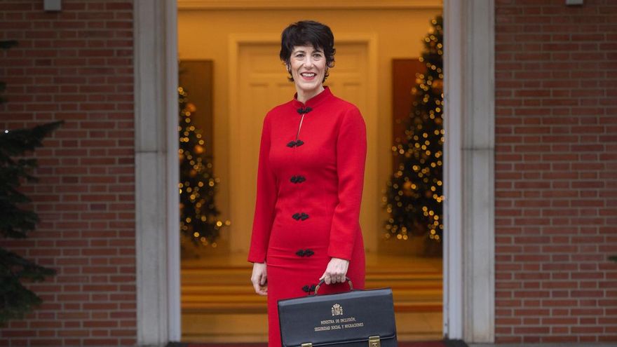 La ministra de Seguridad Social y nueva portavoz del Gobierno, Elma Saiz, a su llegada al Consejo de Ministros.