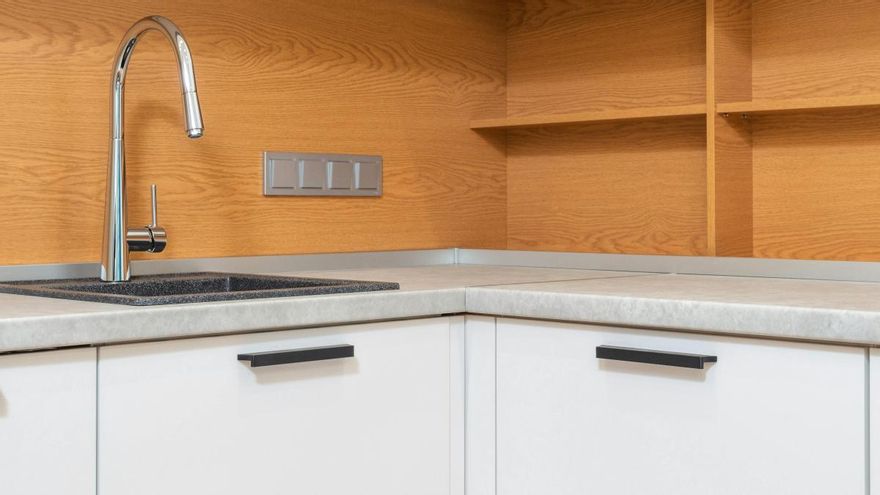 Trucos para ordenar y aprovechar al máximo el armario de debajo del fregadero